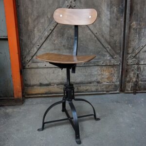 Chaise d'atelier bois et métal réglable en hauteur