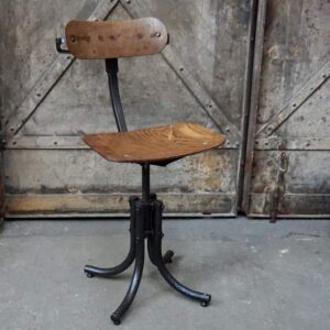 Chaise ajustable à vis