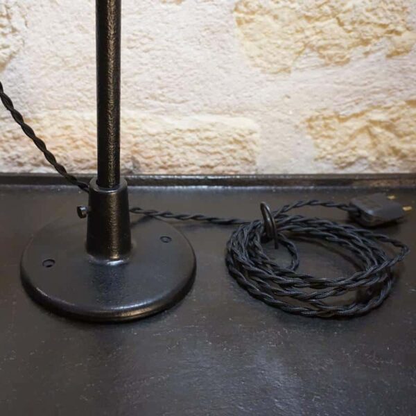 Petite lampe d bureau noire a tête en bakélite de la marque Singer