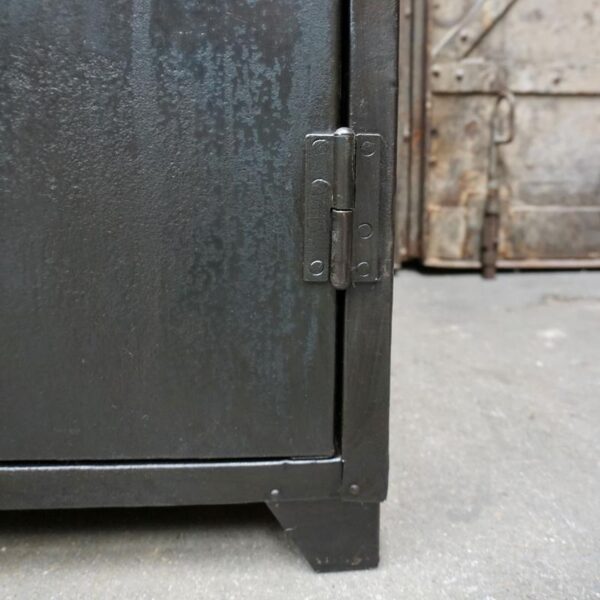 Industrial metal storage cabinet