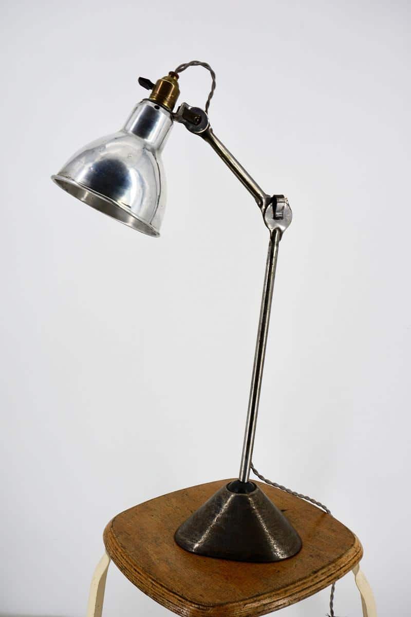 Ravel desk lamp with pyramid base