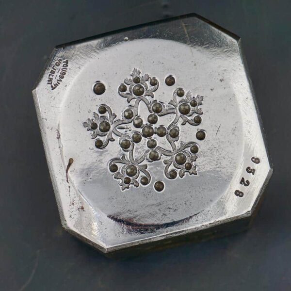 Ancienne matrice de bijouterie, Modèle de broche avec étoile.