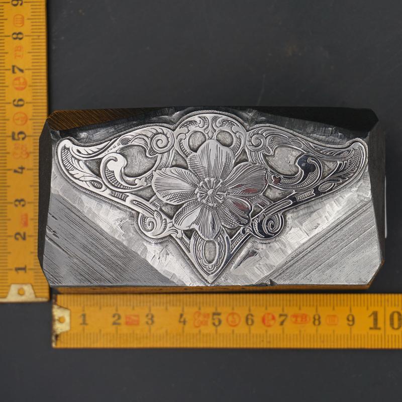 Beautiful vintage paperweight with flowers