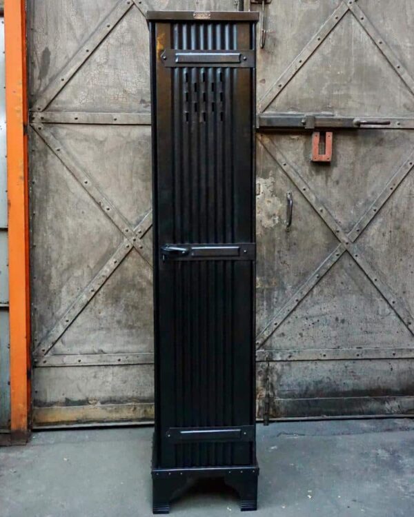 Strafor metal locker with 1 door