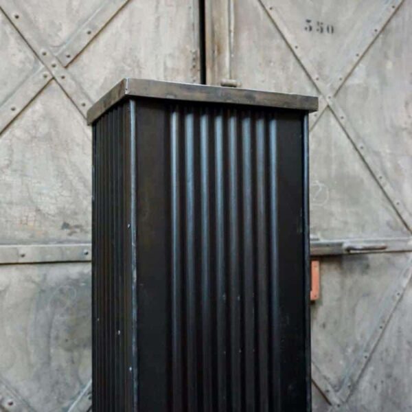 Armoire en métal vintage