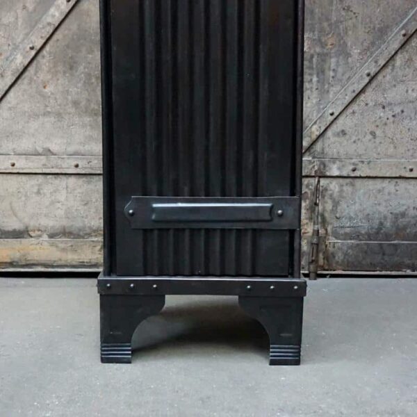 Meuble d'atelier ancien