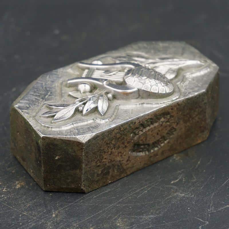 Poinçon symbole sagesse et création