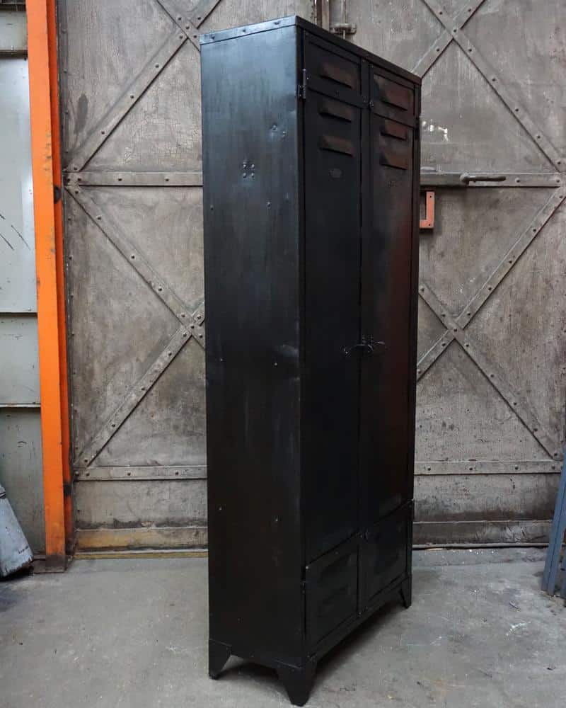 Mobilier industriel a Paris