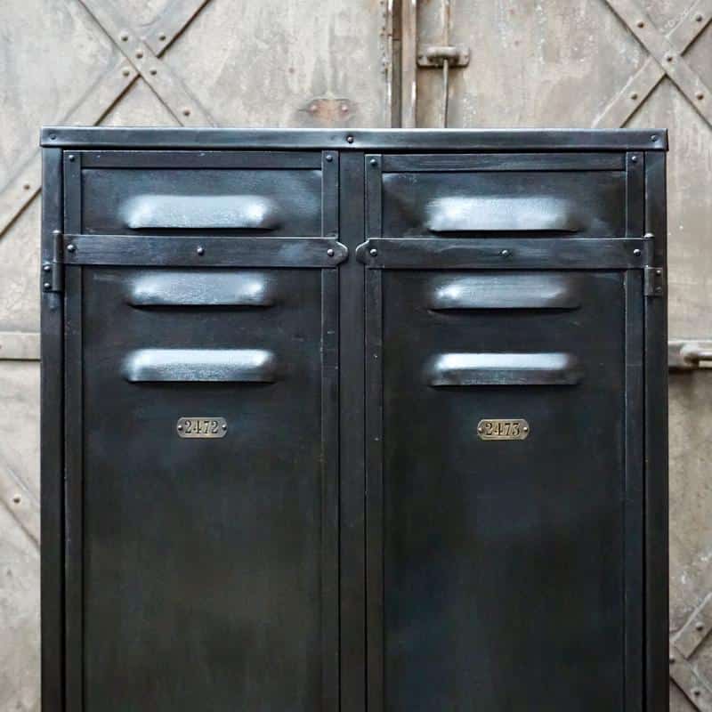 Metal locker with 2 doors for storage