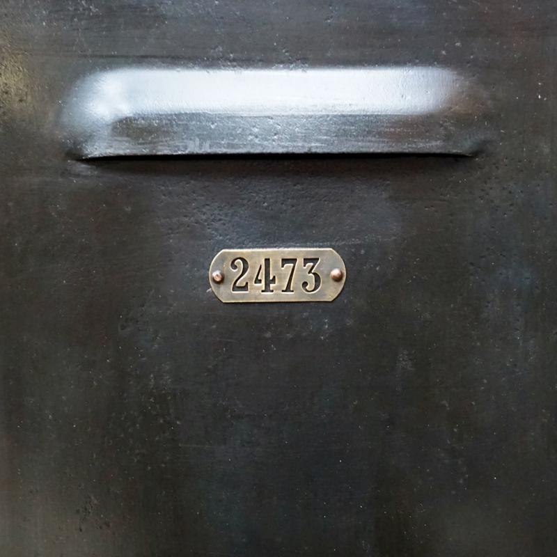 Vestiaire riveté avec plaque laiton