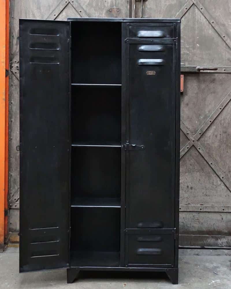 Armoire de rangement ancienne