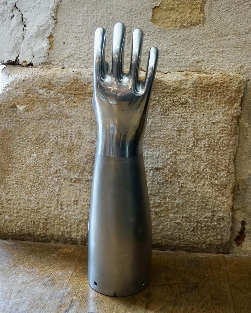 main en fonte d'aluminium