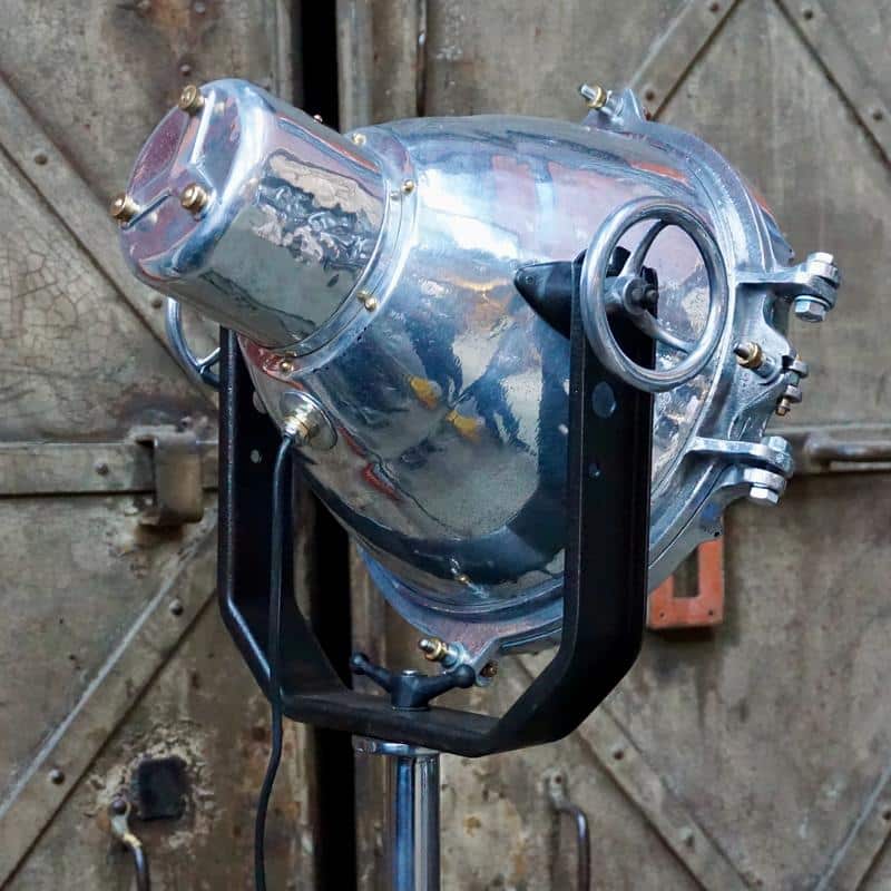 Projecteur industriel a Paris chez Jérôme Lepert