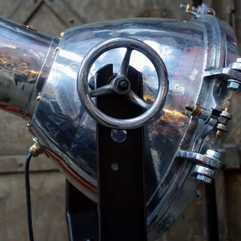 Projecteur d'usine ancien avec volant d réglage