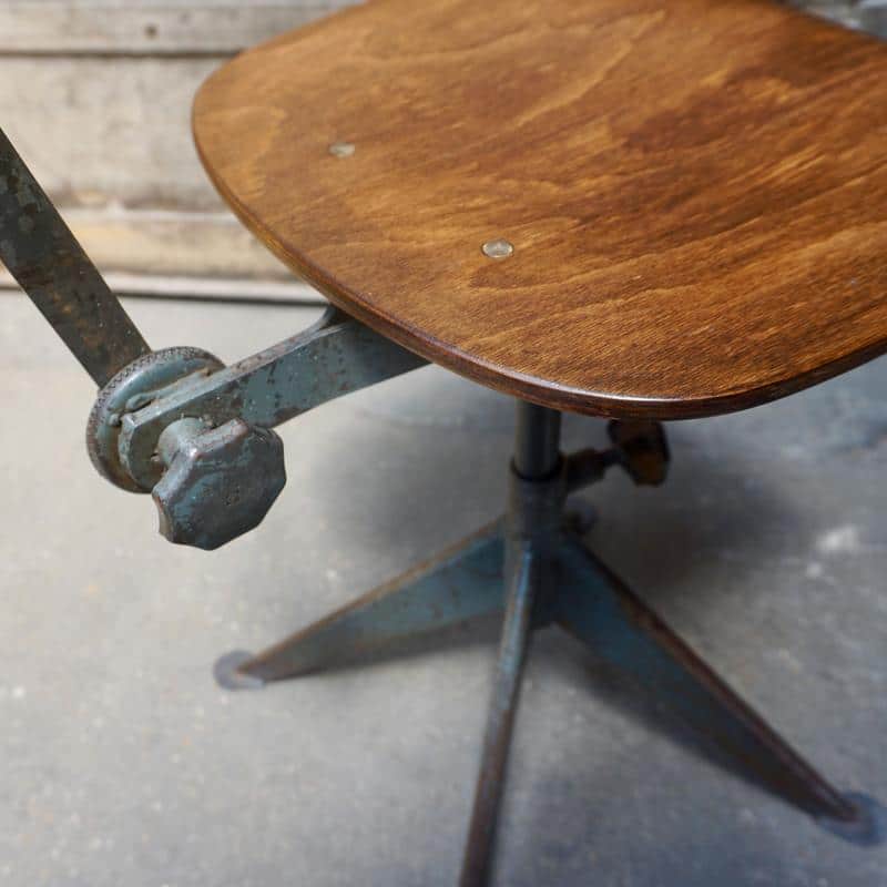 CHAISE A STRUCTURE METAL ET ASSISE EN BOIS ANCIENNE