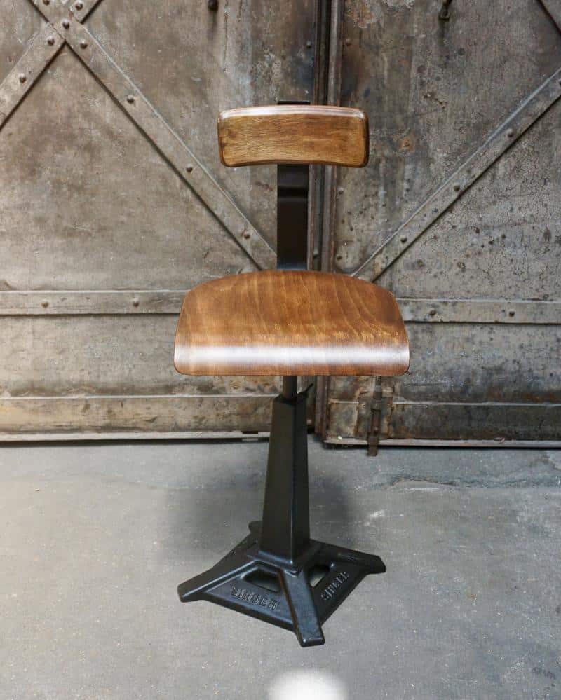 chaise industrielle ajustable en bois et metal ancienne
