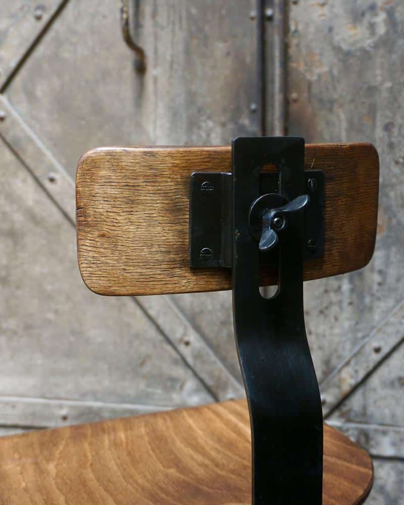 Chaise réglable en hauteur d'atelier de couture