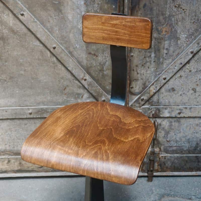 Chaise d'atelier de couture en bois et métal d eta marque Singer