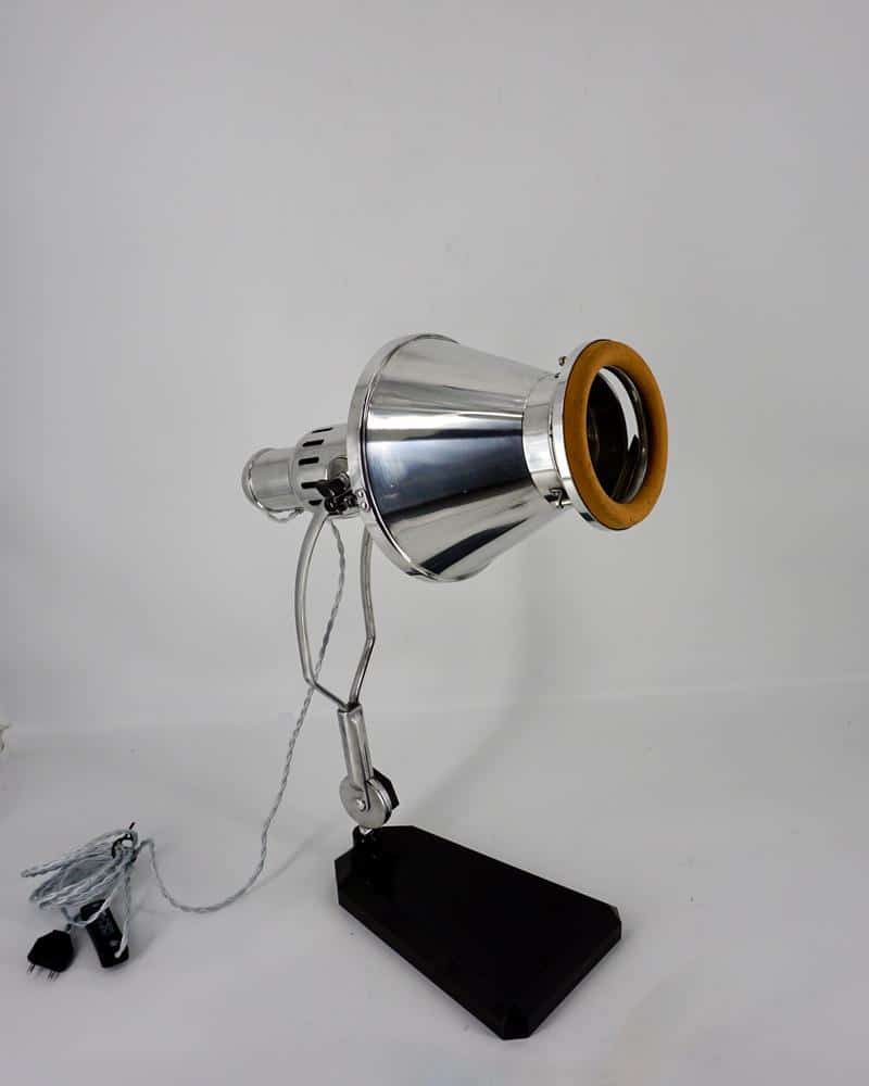 Lampe de bureau étrange
